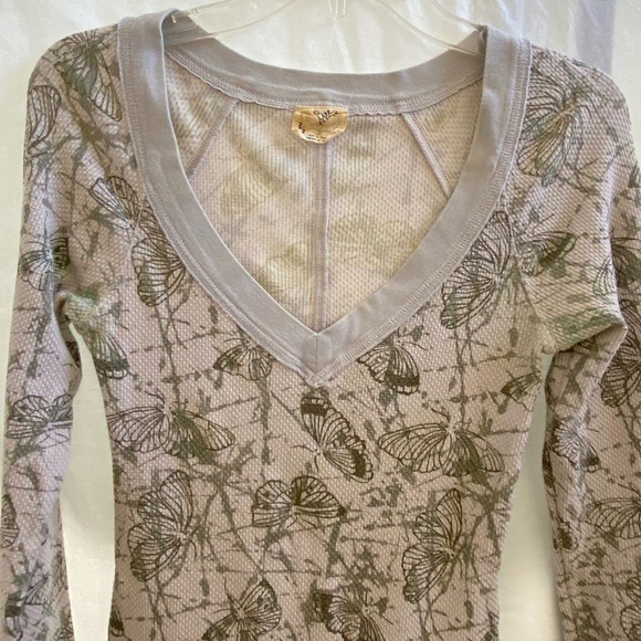 Free People V-Neck Thermal Top Size: Medium - Picture 4 of 11